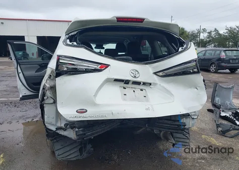 2021 Toyota Highlander L z USA, uszkodzony, nr VIN 5TDCZRAH0MS525610